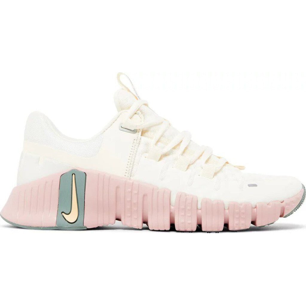 Nike Free Metcon 5 &#39;Pale Ivory Ice Peach&#39; W